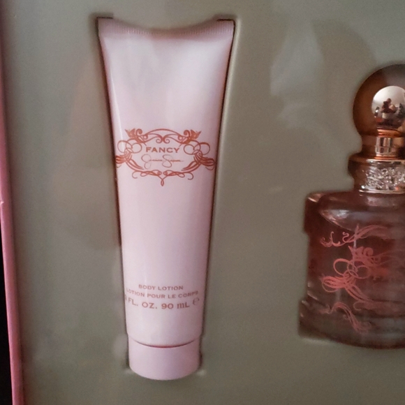 FANCY BY JESSICA SIMPSON  GITF SET 3 PIECES - Picture 3 of 7